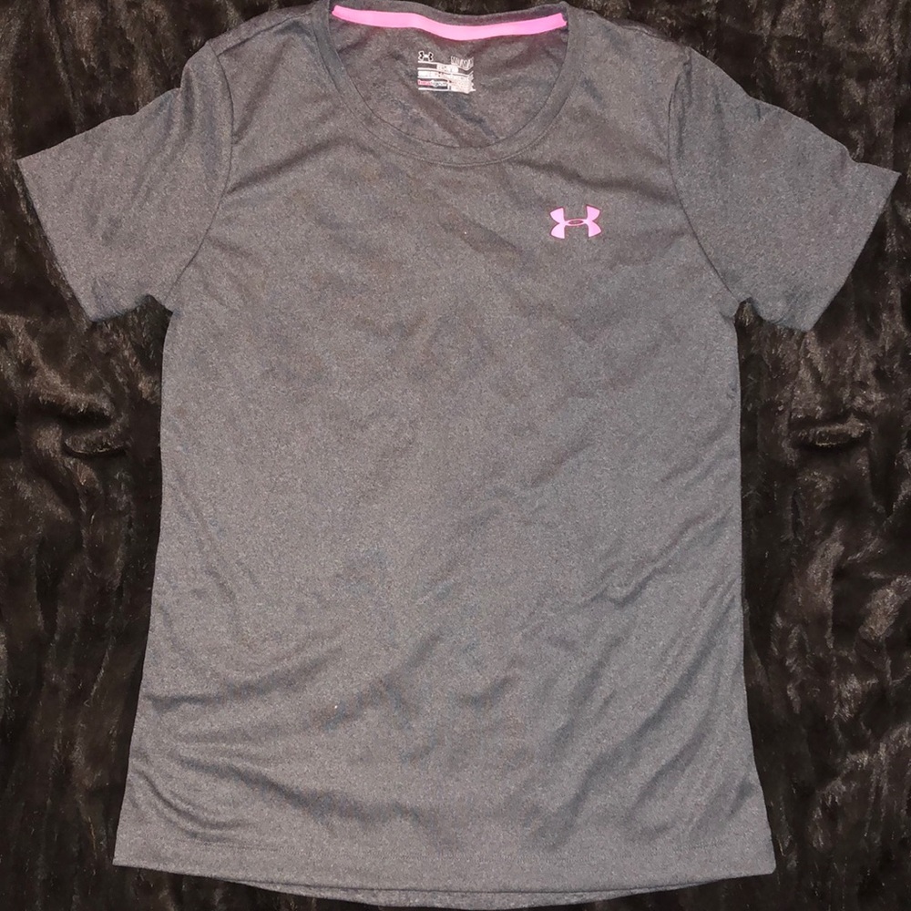 Under Armour breast cancer T-shirt 🤍